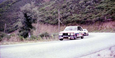 Jean-Claude Lefebvre - Jean Todt
21º Tour de Corse 1977. Peugeot 104 ZS (885 BHJ 75). Clasificado 10º.

Del 5 al 6 de Noviembre, Ajaccio, Córcega; Francia.
Superficie: asfalto.

El Rally tenia un total de 1350 km de los que 645.80 km divididos en 13 tramos eran especiales.

1ª ETAPA
SS1 Tavera - Bastelica 17.10 km
SS2 Coti - Chiavari 14.80 km
SS3 Acqua d'Oria - Stiliccione 16.50 km
SS4 Muratello - Orone 21.60 kM
SS5 Quenza - Prunelli 131.30 km
SS6 Kamiesh - Zonza 38.50 km
SS7 Olivese - Bains de Guitera 10.10 km
Total etapal 249.90 km

2ª ETAPA
SS8 Palneca - Ghisoni 34.70 km
SS9 St Antoine - Pont St Laurent 97.60 km
SS10 Ponte Nuovo - Teddia 97.40 km
SS11 Talasani - La Porta 24.90 km
SS12 Casta - Pietra Moneta 17.00 km
SS13 Calvi - Vico 124.30 km

Total etapal 395.90 km
Total evento 645.80 km

Se inscribieron 134 equipos, tomaron la salida 120, finalizaron 32.
@
Palabras clave: Jean_Todt;Peugeot;Corse;Corcega;1977