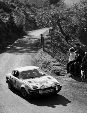 Brian Culcheth - Johnstone Syer
21º Tour de Corse 1977. Triumph TR7 (KDU 497N). Clasificado 11º.

Del 5 al 6 de Noviembre, Ajaccio, Córcega; Francia.
Superficie: asfalto.

El Rally tenia un total de 1350 km de los que 645.80 km divididos en 13 tramos eran especiales.

1ª ETAPA
SS1 Tavera - Bastelica 17.10 km
SS2 Coti - Chiavari 14.80 km
SS3 Acqua d'Oria - Stiliccione 16.50 km
SS4 Muratello - Orone 21.60 kM
SS5 Quenza - Prunelli 131.30 km
SS6 Kamiesh - Zonza 38.50 km
SS7 Olivese - Bains de Guitera 10.10 km
Total etapal 249.90 km

2ª ETAPA
SS8 Palneca - Ghisoni 34.70 km
SS9 St Antoine - Pont St Laurent 97.60 km
SS10 Ponte Nuovo - Teddia 97.40 km
SS11 Talasani - La Porta 24.90 km
SS12 Casta - Pietra Moneta 17.00 km
SS13 Calvi - Vico 124.30 km

Total etapal 395.90 km
Total evento 645.80 km

Se inscribieron 134 equipos, tomaron la salida 120, finalizaron 32.
@
Palabras clave: ;Triumph;TR7;Corcega;1977;Corse