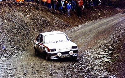 Pentti Airikkala - Risto Virtanen
26º Lombard RAC Rally 1977. Vauxhall Chevette 2300 HS (RVA 841S). Clasificado 16º.

Del 20 al 24 de Noviembre, London, York, Inglaterra.
Superficie: tierra - asfalto.

El Rally tenia un total de 3069 km de los que 674.45 km divididos en 69 tramos eran especiales, (2 de ellas fueron canceladas SS54 Cardrona de 9,66 Km y SS56 Elibank de 6,44 Km).

Tomaron la salida 182 equipos, finalizaron 67.@
Palabras clave: ;Vauxhall;Chevette;Gran_Bretaña;1977;RAC_Rally;Inglaterra