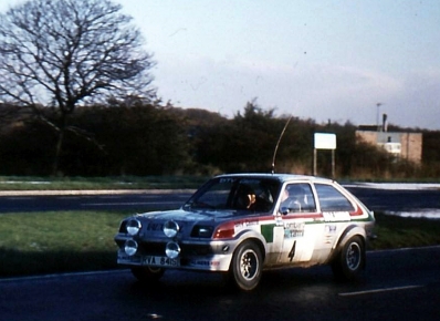 Pentti Airikkala - Risto Virtanen
26º Lombard RAC Rally 1977. Vauxhall Chevette 2300 HS (RVA 841S). Clasificado 16º.

Del 20 al 24 de Noviembre, London, York, Inglaterra.
Superficie: tierra - asfalto.

El Rally tenia un total de 3069 km de los que 674.45 km divididos en 69 tramos eran especiales, (2 de ellas fueron canceladas SS54 Cardrona de 9,66 Km y SS56 Elibank de 6,44 Km).

Tomaron la salida 182 equipos, finalizaron 67.@
Palabras clave: ;Vauxhall;Chevette;Gran_Bretaña;1977;RAC_Rally;Inglaterra