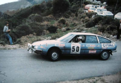 Philippe Mercier - Charles Marchioni
21º Tour de Corse 1977. Citröen CX 2400 (383 Y 2A). Clasificado 21º.

Del 5 al 6 de Noviembre, Ajaccio, Córcega; Francia.
Superficie: asfalto.

El Rally tenia un total de 1350 km de los que 645.80 km divididos en 13 tramos eran especiales.

1ª ETAPA
SS1 Tavera - Bastelica 17.10 km
SS2 Coti - Chiavari 14.80 km
SS3 Acqua d'Oria - Stiliccione 16.50 km
SS4 Muratello - Orone 21.60 kM
SS5 Quenza - Prunelli 131.30 km
SS6 Kamiesh - Zonza 38.50 km
SS7 Olivese - Bains de Guitera 10.10 km
Total etapal 249.90 km

2ª ETAPA
SS8 Palneca - Ghisoni 34.70 km
SS9 St Antoine - Pont St Laurent 97.60 km
SS10 Ponte Nuovo - Teddia 97.40 km
SS11 Talasani - La Porta 24.90 km
SS12 Casta - Pietra Moneta 17.00 km
SS13 Calvi - Vico 124.30 km

Total etapal 395.90 km
Total evento 645.80 km

Se inscribieron 134 equipos, tomaron la salida 120, finalizaron 32.
@
Palabras clave: Citroen;CX;Corse;Corcega;1977
