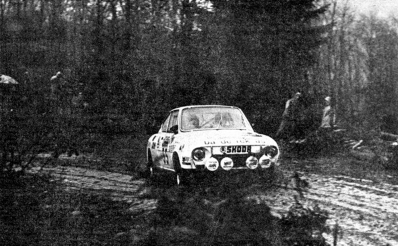 John Haugland - Robert Saunders
26º Lombard RAC Rally 1977. Skoda 130 RS. Clasificado 23º.

Del 20 al 24 de Noviembre, London, York, Inglaterra.
Superficie: tierra - asfalto.

El Rally tenia un total de 3069 km de los que 674.45 km divididos en 69 tramos eran especiales, (2 de ellas fueron canceladas SS54 Cardrona de 9,66 Km y SS56 Elibank de 6,44 Km).

Tomaron la salida 182 equipos, finalizaron 67.@
Palabras clave: Skoda;RAC_Rally;Gran_Bretaña;1977;Inglaterra