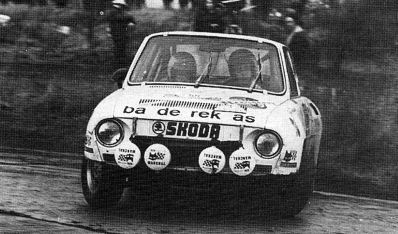 John Haugland - Robert Saunders
26º Lombard RAC Rally 1977. Skoda 130 RS. Clasificado 23º.

Del 20 al 24 de Noviembre, London, York, Inglaterra.
Superficie: tierra - asfalto.

El Rally tenia un total de 3069 km de los que 674.45 km divididos en 69 tramos eran especiales, (2 de ellas fueron canceladas SS54 Cardrona de 9,66 Km y SS56 Elibank de 6,44 Km).

Tomaron la salida 182 equipos, finalizaron 67.@
Palabras clave: Skoda;RAC_Rally;Gran_Bretaña;1977;Inglaterra
