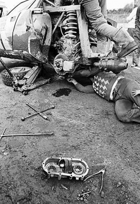 Asistencia en el 26º Lombard RAC Rally 1977
En el Lancia Stratos HF (TO N14328) de Sandro Munari - Piero Sodano, clasificado 25º.

Del 20 al 24 de Noviembre, London, York, Inglaterra.
Superficie: tierra - asfalto.

El Rally tenia un total de 3069 km de los que 674.45 km divididos en 69 tramos eran especiales, (2 de ellas fueron canceladas SS54 Cardrona de 9,66 Km y SS56 Elibank de 6,44 Km).

Tomaron la salida 182 equipos, finalizaron 67.@
Palabras clave: Sandro_Munari;Lancia;Stratos;RAC_Rally;Gran_Bretaña;1977;Asistencias;Inglaterra