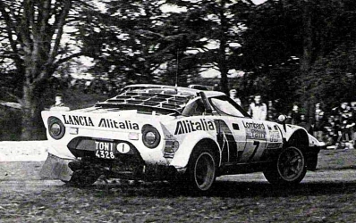 Sandro Munari - Piero Sodano
26º Lombard RAC Rally 1977. Lancia Stratos HF (TO N14328). Clasificado 25º.

Del 20 al 24 de Noviembre, London, York, Inglaterra.
Superficie: tierra - asfalto.

El Rally tenia un total de 3069 km de los que 674.45 km divididos en 69 tramos eran especiales, (2 de ellas fueron canceladas SS54 Cardrona de 9,66 Km y SS56 Elibank de 6,44 Km).

Tomaron la salida 182 equipos, finalizaron 67.@
Palabras clave: Sandro_Munari;Lancia;Stratos;RAC_Rally;Gran_Bretaña;1977;Inglaterra