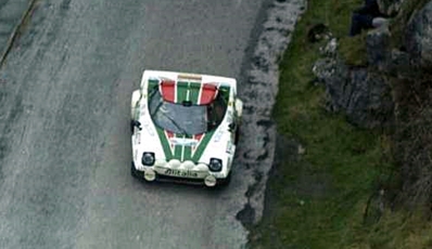 Sandro Munari - Piero Sodano
26º Lombard RAC Rally 1977. Lancia Stratos HF (TO N14328). Clasificado 25º.

Del 20 al 24 de Noviembre, London, York, Inglaterra.
Superficie: tierra - asfalto.

El Rally tenia un total de 3069 km de los que 674.45 km divididos en 69 tramos eran especiales, (2 de ellas fueron canceladas SS54 Cardrona de 9,66 Km y SS56 Elibank de 6,44 Km).

Tomaron la salida 182 equipos, finalizaron 67.@
Palabras clave: Sandro_Munari;Lancia;Stratos;RAC_Rally;Gran_Bretaña;1977;Inglaterra