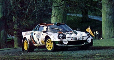 Sandro Munari - Piero Sodano
26º Lombard RAC Rally 1977. Lancia Stratos HF (TO N14328). Clasificado 25º.

Del 20 al 24 de Noviembre, London, York, Inglaterra.
Superficie: tierra - asfalto.

El Rally tenia un total de 3069 km de los que 674.45 km divididos en 69 tramos eran especiales, (2 de ellas fueron canceladas SS54 Cardrona de 9,66 Km y SS56 Elibank de 6,44 Km).

Tomaron la salida 182 equipos, finalizaron 67.@
Palabras clave: Sandro_Munari;Lancia;Stratos;RAC_Rally;Gran_Bretaña;1977;Inglaterra