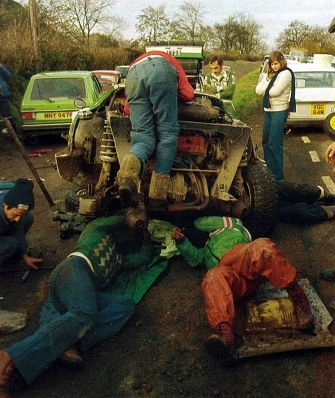Asistencia en el 26º Lombard RAC Rally 1977
En el Lancia Stratos HF (TO N14328) de Sandro Munari - Piero Sodano, clasificado 25º.

Del 20 al 24 de Noviembre, London, York, Inglaterra.
Superficie: tierra - asfalto.

El Rally tenia un total de 3069 km de los que 674.45 km divididos en 69 tramos eran especiales, (2 de ellas fueron canceladas SS54 Cardrona de 9,66 Km y SS56 Elibank de 6,44 Km).

Tomaron la salida 182 equipos, finalizaron 67.@
Palabras clave: Sandro_Munari;Lancia;Stratos;RAC_Rally;Gran_Bretaña;1977;Asistencias;Inglaterra