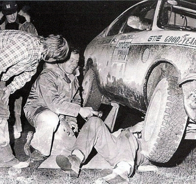 Guy Colsoul - Alain Lopes
26º Lombard RAC Rally 1977. Opel Kadett GT/E (GG-DX 672). Clasificado 26º.

Del 20 al 24 de Noviembre, London, York, Inglaterra.
Superficie: tierra - asfalto.

El Rally tenia un total de 3069 km de los que 674.45 km divididos en 69 tramos eran especiales, (2 de ellas fueron canceladas SS54 Cardrona de 9,66 Km y SS56 Elibank de 6,44 Km).

Tomaron la salida 182 equipos, finalizaron 67.@
Palabras clave: Guy_Colsoul;Opel;Kadett;GT/E;RAC_Rally;Gran_Bretaña;1977;Inglaterra