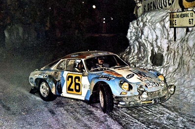 Franz Hummel - Jean-François Fauchille
45º Rallye Automobile de Monte-Carlo 1977. Alpine-Renault A110 1800 (6734 OM 74). Clasificado 44º.

Foto en el tramo de Le Moulinet - La Bollene Vesubie, a su paso saliendo ya, del Col du Turini.

A la derecha sobre el muro de nieve, la pancarta del 