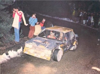 Fulvio Bacchelli - Francesco Rossetti
45º Rallye Automobile de Monte-Carlo 1977. Fiat 131 Abarth (TO P35973). Abandonó por la cardán quedando clasificado 48º.

Del 22 al 28 de Enero, Monte-Carlo .
Superficie: asfalto - nieve.

El Rally tenia un total de 4800 km de los que 540.50 km divididos en 27 tramos eran especiales (una de ellas fue cancelada SS2 Col de Fontbelle de 35.00 Km).

Se inscribieron 217 equipos, tomaron la salida 198, finalizaron 118 en lista, llegaron 47 en meta.@
Palabras clave: Fulvio_Bacchelli;Rossetti;Fiat;Abarth;Montecarlo;1977