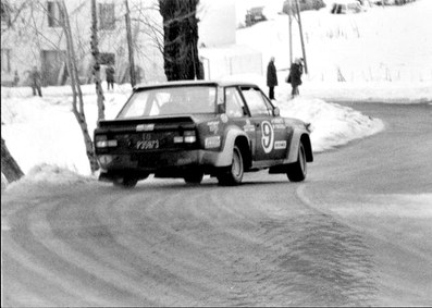 Fulvio Bacchelli - Francesco Rossetti
45º Rallye Automobile de Monte-Carlo 1977. Fiat 131 Abarth (TO P35973). Abandonó por la cardán quedando clasificado 48º.

Del 22 al 28 de Enero, Monte-Carlo .
Superficie: asfalto - nieve.

El Rally tenia un total de 4800 km de los que 540.50 km divididos en 27 tramos eran especiales (una de ellas fue cancelada SS2 Col de Fontbelle de 35.00 Km).

Se inscribieron 217 equipos, tomaron la salida 198, finalizaron 118 en lista, llegaron 47 en meta.@
Palabras clave: ;Rossetti;Fiat;Abarth;Montecarlo;1977;nieve