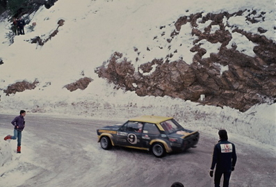 Fulvio Bacchelli - Francesco Rossetti
45º Rallye Automobile de Monte-Carlo 1977. Fiat 131 Abarth (TO P35973). Abandonó por la cardán quedando clasificado 48º.

Del 22 al 28 de Enero, Monte-Carlo .
Superficie: asfalto - nieve.

El Rally tenia un total de 4800 km de los que 540.50 km divididos en 27 tramos eran especiales (una de ellas fue cancelada SS2 Col de Fontbelle de 35.00 Km).

Se inscribieron 217 equipos, tomaron la salida 198, finalizaron 118 en lista, llegaron 47 en meta.@
Palabras clave: ;Rossetti;Fiat;Abarth;Montecarlo;1977;Nieve
