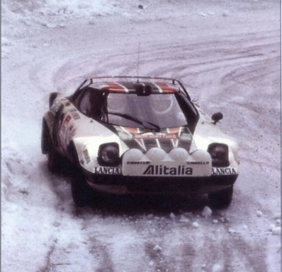 Raffaele (Lele) Pinto - Arnaldo Bernacchini
45º Rallye Automobile de Monte-Carlo 1977. Lancia Stratos HF (TO N98792). Abandonó por motor quedando clasificado 59º.
Lancia Alitalia

Del 22 al 28 de Enero, Monte-Carlo.
Superficie: asfalto - nieve.

El Rally tenia un total de 4800.00 km, de los que 540 km divididos en 27 tramos eran especiales, (una de ellas fue cancelada SS2 Col de Fontbelle de 35 Km).

Se inscribieron 217 equipos, tomaron la salida 198, finalizaron 118 en lista, llegaron 47 a meta.@
Palabras clave: Lancia;Stratos;Montecarlo;1977;nieve