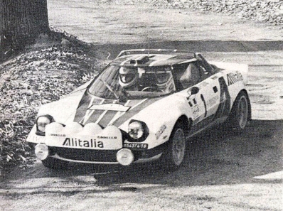 Sandro Munari - Piero Sodano
21º Tour de Corse 1977. Lancia Stratos HF (TO M54374). Abandonó por accidente en SS4 Muratello - Orone 21.60 km.

Del 5 al 6 de Noviembre, Ajaccio, Córcega; Francia.
Superficie: asfalto.

El Rally tenia un total de 1350 km de los que 645.80 km divididos en 13 tramos eran especiales.

1ª ETAPA
SS1 Tavera - Bastelica 17.10 km
SS2 Coti - Chiavari 14.80 km
SS3 Acqua d'Oria - Stiliccione 16.50 km
SS4 Muratello - Orone 21.60 km
SS5 Quenza - Prunelli 131.30 km
SS6 Kamiesh - Zonza 38.50 km
SS7 Olivese - Bains de Guitera 10.10 km
Total etapal 249.90 km

2ª ETAPA
SS8 Palneca - Ghisoni 34.70 km
SS9 St Antoine - Pont St Laurent 97.60 km
SS10 Ponte Nuovo - Teddia 97.40 km
SS11 Talasani - La Porta 24.90 km
SS12 Casta - Pietra Moneta 17.00 km
SS13 Calvi - Vico 124.30 km

Total etapal 395.90 km
Total evento 645.80 km

Se inscribieron 134 equipos, tomaron la salida 120, finalizaron 32.
@
Palabras clave: Sandro_Munari;Piero_Sodano;Lancia;Stratos;Corcega;1977;Corse