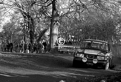 Stig Blomqvist - Hans Sylvan
26º Lombard RAC Rally 1977. Saab 99 EMS (JNF 756).Abandonó por la transmisión del coche en SS35 Clocaenog 1 de 4.83 Km.

Del 20 al 24 de Noviembre, London, York, Inglaterra.
Superficie: tierra - asfalto.

El Rally tenia un total de 3069 km de los que 674.45 km divididos en 69 tramos eran especiales, (2 de ellas fueron canceladas SS54 Cardrona de 9,66 Km y SS56 Elibank de 6,44 Km).

Tomaron la salida 182 equipos, finalizaron 67.@
Palabras clave: Stig_Blomqvist;Saab;EMS;RAC_Rally;Gran_Bretaña;1977;Inglaterra