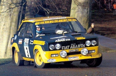 Markku Alen - Ilkka Kivimaki
26º Lombard RAC Rally 1977. Fiat 131 Abarth (TO P14398). Abandonó por motor en SS23 Taliesin de 8.05 Km.

Del 20 al 24 de Noviembre, London, York, Inglaterra.
Superficie: tierra - asfalto.

El Rally tenia un total de 3069 km de los que 674.45 km divididos en 69 tramos eran especiales, (2 de ellas fueron canceladas SS54 Cardrona de 9,66 Km y SS56 Elibank de 6,44 Km).

Tomaron la salida 182 equipos, finalizaron 67.@
Palabras clave: Markku_Alen;Fiat;Abarth;RAC_Rally;Gran_Bretaña;1977;Inglaterra