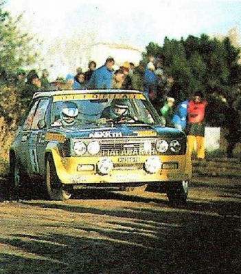 Markku Alen - Ilkka Kivimaki
26º Lombard RAC Rally 1977. Fiat 131 Abarth (TO P14398). Abandonó por motor en SS23 Taliesin de 8.05 Km.

Del 20 al 24 de Noviembre, London, York, Inglaterra.
Superficie: tierra - asfalto.

El Rally tenia un total de 3069 km de los que 674.45 km divididos en 69 tramos eran especiales, (2 de ellas fueron canceladas SS54 Cardrona de 9,66 Km y SS56 Elibank de 6,44 Km).

Tomaron la salida 182 equipos, finalizaron 67.@
Palabras clave: Markku_Alen;Fiat;Abarth;RAC_Rally;Gran_Bretaña;1977;Inglaterra