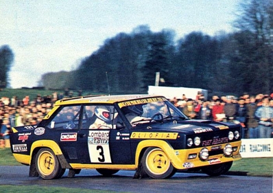Markku Alen - Ilkka Kivimaki
26º Lombard RAC Rally 1977. Fiat 131 Abarth (TO P14398). Abandonó por motor en SS23 Taliesin de 8.05 Km.

Del 20 al 24 de Noviembre, London, York, Inglaterra.
Superficie: tierra - asfalto.

El Rally tenia un total de 3069 km de los que 674.45 km divididos en 69 tramos eran especiales, (2 de ellas fueron canceladas SS54 Cardrona de 9,66 Km y SS56 Elibank de 6,44 Km).

Tomaron la salida 182 equipos, finalizaron 67.@
Palabras clave: Markku_Alen;Fiat;Abarth;RAC_Rally;Gran_Bretaña;1977;Inglaterra