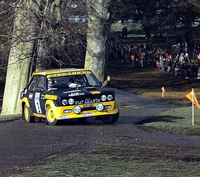 Markku Alen - Ilkka Kivimaki
26º Lombard RAC Rally 1977. Fiat 131 Abarth (TO P14398). Abandonó por motor en SS23 Taliesin de 8.05 Km.

Del 20 al 24 de Noviembre, London, York, Inglaterra.
Superficie: tierra - asfalto.

El Rally tenia un total de 3069 km de los que 674.45 km divididos en 69 tramos eran especiales, (2 de ellas fueron canceladas SS54 Cardrona de 9,66 Km y SS56 Elibank de 6,44 Km).

Tomaron la salida 182 equipos, finalizaron 67.@
Palabras clave: Markku_Alen;Fiat;Abarth;RAC_Rally;Gran_Bretaña;1977;Inglaterra