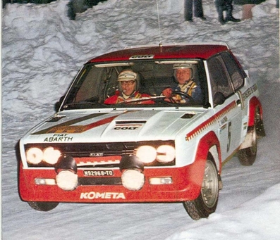 Timo Mäkinen - Henry Liddon
27º Internacional Suecia Rally 1977. Fiat 131 Abarth (TO-N92968). Abandonó por el distribuidor.

Del 11 al 13 de Febrero, Karlstad.
Superficie: nieve - hielo

El Rally tenia un total de 1522.00 km de los que 736.20 km eran de tramos especiales.

Tomaron la salida 175 equipos, finalizaron 37.@
Palabras clave: Timo_Makinen;Fiat;Abarth;Suecia;nieve;1977