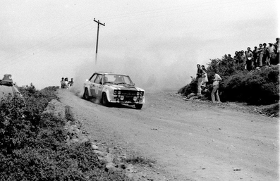 Jean-Claude Andruet - Christian Delferrier
24º Acropolis Rally 1977. Fiat 131 Abarth (TO N92971). Abandonó por el semieje en SS20 Sikaminea de 13.77 km.

Del 28 de Mayo al 3 de Junio, Atenas, Grecia.
Superficie: tierra.

El Rally tenia un total de 2760 km de los que 763.08 km divididos en 52 tramos eran especiales (tres de ellos fueron cancelados SS1 Dhekelia 1 de 13,40 km, SS16 Elati de 27.07 km y SS33 Dhekelia 2 de 13.40 km).

Tomaron la salida 165 equipos, finalizaron 29.@
Palabras clave: ;Acropolis;Grecia;Fiat;Abarth;1977