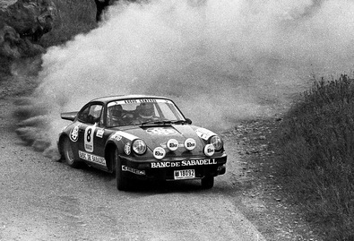 Claudio Caba - Joan Aymami
19º Rallye 2000 Viratges 1977. Porsche 911 Carrera RS 2.7 (18092). Abandonó por la suspensión del coche.

Del 5 al 6 de Noviembre, Manresa, Barcelona, Catalunya, España.

Tomaron la salida 80 equipos, finalizaron 26.
@
Palabras clave: Claudio_Caba;Porsche;Carrera;2000_Viratges;1977