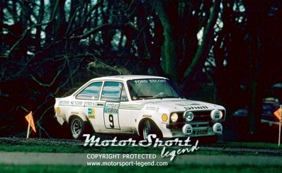 Ari Vatanen - Peter Bryant
26º Lombard RAC Rally 1977. Ford Escort RS1800 MKII (STW 202R).
Abandonaron porque Vatanen se encontró indispuesto por enfermedad en SS29 Crychan de 12,87 Km.

Del 20 al 24 de Noviembre, London, York, Inglaterra.
Superficie: tierra - asfalto.

El Rally tenia un total de 3069 km de los que 674.45 km divididos en 69 tramos eran especiales, (2 de ellas fueron canceladas SS54 Cardrona de 9,66 Km y SS56 Elibank de 6,44 Km).

Tomaron la salida 182 equipos, finalizaron 67.@
Palabras clave: ;Ford;Escort;MKII;MKII;Lombard_RAC_Rally;Gran_Bretaña;1977;Inglaterra