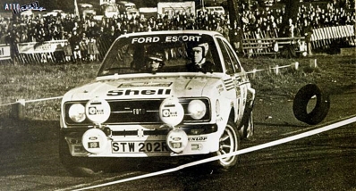 Ari Vatanen - Peter Bryant
26º Lombard RAC Rally 1977. Ford Escort RS1800 MKII (STW 202R).
Abandonaron porque Vatanen se encontró indispuesto por enfermedad en SS29 Crychan de 12,87 Km.

Del 20 al 24 de Noviembre, London, York, Inglaterra.
Superficie: tierra - asfalto.

El Rally tenia un total de 3069 km de los que 674.45 km divididos en 69 tramos eran especiales, (2 de ellas fueron canceladas SS54 Cardrona de 9,66 Km y SS56 Elibank de 6,44 Km).

Tomaron la salida 182 equipos, finalizaron 67.@
Palabras clave: ;Ford;Escort;MKII;MKII;Lombard_RAC_Rally;Gran_Bretaña;1977;Inglaterra