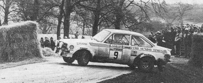 Ari Vatanen - Peter Bryant
26º Lombard RAC Rally 1977. Ford Escort RS1800 MKII (STW 202R).
Abandonaron porque Vatanen se encontró indispuesto por enfermedad en SS29 Crychan de 12,87 Km.

Del 20 al 24 de Noviembre, London, York, Inglaterra.
Superficie: tierra - asfalto.

El Rally tenia un total de 3069 km de los que 674.45 km divididos en 69 tramos eran especiales, (2 de ellas fueron canceladas SS54 Cardrona de 9,66 Km y SS56 Elibank de 6,44 Km).

Tomaron la salida 182 equipos, finalizaron 67.@
Palabras clave: ;Ford;Escort;MKII;MKII;RAC_Rally;Gran_Bretaña;1977