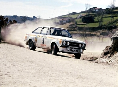 Ari Vatanen - Peter Bryant
11º Rallye de Portugal Vinho do Porto 1977. Ford Escort RS 1800 MKII (POO 504R). Abandonó por accidente.

Del 1 al 6 de Marzo, Estoril.
Superficie: asfalto - tierra.

El Rally tenia un total de 2458 km de los que 580 km divididos en 46 tramos, eran especiales, (2 de ellas fueron canceladas SS18 Sao Lourenco da Montaria de 27 Km y SS 24 Carvalhas de 6 Km).

Tomaron la salida 103 equipos, finalizaron 27.@
Palabras clave: ;Ford;Escort;MKII;Portugal;1977
