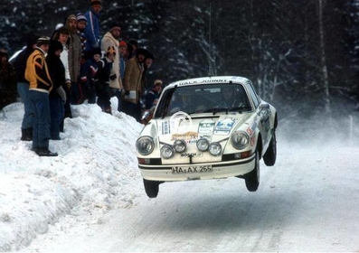 Lars Carlsson - Erhard Ricken
27º Internacional Suecia Rally 1977. Porsche 911 Carrera (HA-AX 255). Abandonó.

Del 11 al 13 de Febrero, Karlstad.
Superficie: nieve - hielo

El Rally tenia un total de 1522.00 km de los que 736.20 km eran de tramos especiales.

Tomaron la salida 175 equipos, finalizaron 37.@
Palabras clave: Lars_Carlsson;Porsche;Carrera;Suecia;1977;