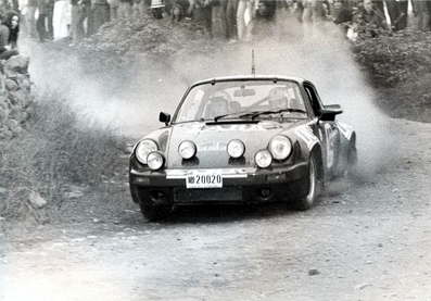 Carles Santacreu - Antonio Sanracreu
19º Rallye 2000 Viratges 1977. Porsche 911 Carrera RS (20020). Abandonó por la caja de cambios.

Foto en el tramo 