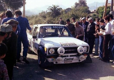 Russell Brookes - Martin Holmes
21º Tour de Corse 1977. Ford EscortRS1800 MKII (POO 505R). Abandonó por el diferencial del coche en SS5 Quenza - Prunelli 131.30 km.

Del 5 al 6 de Noviembre, Ajaccio, Córcega; Francia.
Superficie: asfalto.

El Rally tenia un total de 1350 km de los que 645.80 km divididos en 13 tramos eran especiales.

1ª ETAPA
SS1 Tavera - Bastelica 17.10 km
SS2 Coti - Chiavari 14.80 km
SS3 Acqua d'Oria - Stiliccione 16.50 km
SS4 Muratello - Orone 21.60 km
SS5 Quenza - Prunelli 131.30 km
SS6 Kamiesh - Zonza 38.50 km
SS7 Olivese - Bains de Guitera 10.10 km
Total etapal 249.90 km

2ª ETAPA
SS8 Palneca - Ghisoni 34.70 km
SS9 St Antoine - Pont St Laurent 97.60 km
SS10 Ponte Nuovo - Teddia 97.40 km
SS11 Talasani - La Porta 24.90 km
SS12 Casta - Pietra Moneta 17.00 km
SS13 Calvi - Vico 124.30 km

Total etapal 395.90 km
Total evento 645.80 km

Se inscribieron 134 equipos, tomaron la salida 120, finalizaron 32.
@
Palabras clave: ;Ford;Escort;MKII;MKII;Corse;Corcega;1977