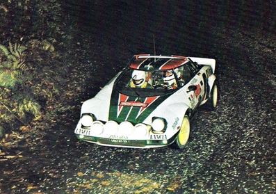 Antonio (Tony) Carello - Maurizio Perissinot
19º Rallye Sanremo 1977. Lancia Stratos HF (TO L64137). Abandonó por accidente.

Del 4 al 8 de Octubre, Sanremo, Liguria, Imperia, Italia.
Superficie: asfalto.

El Rally tenia un total de 1608 km de los que 867.35 km divididos en 33 tramos eran especiales, (3 de ellas fueron canceladas SS18 Melogno 2 de 15.30 Km, SS19 Giovetti 2 de 11.50 Km y SS20 Quazzo 2 de 11.90 Km).

Tomaron la salida 133 equipos, finalizaron 38.@
Palabras clave: Lancia;Sanremo;1977