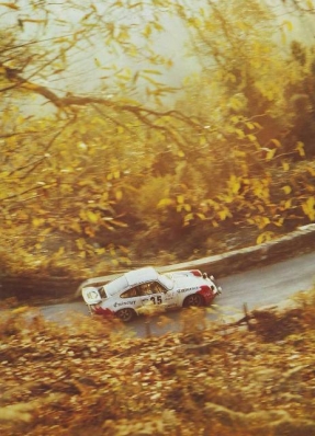 Jean-François Mas - Maurice Gelin
21º Tour de Corse 1977. Porsche 911. Abandonó por accidente.

Del 5 al 6 de Noviembre, Ajaccio, Córcega; Francia.
Superficie: asfalto.

El Rally tenia un total de 1350 km de los que 645.80 km divididos en 13 tramos eran especiales.

1ª ETAPA
SS1 Tavera - Bastelica 17.10 km
SS2 Coti - Chiavari 14.80 km
SS3 Acqua d'Oria - Stiliccione 16.50 km
SS4 Muratello - Orone 21.60 km
SS5 Quenza - Prunelli 131.30 km
SS6 Kamiesh - Zonza 38.50 km
SS7 Olivese - Bains de Guitera 10.10 km
Total etapal 249.90 km

2ª ETAPA
SS8 Palneca - Ghisoni 34.70 km
SS9 St Antoine - Pont St Laurent 97.60 km
SS10 Ponte Nuovo - Teddia 97.40 km
SS11 Talasani - La Porta 24.90 km
SS12 Casta - Pietra Moneta 17.00 km
SS13 Calvi - Vico 124.30 km

Total etapal 395.90 km
Total evento 645.80 km

Se inscribieron 134 equipos, tomaron la salida 120, finalizaron 32.
@
Palabras clave: Porsche;Corse;Corcega;1977