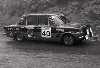 Enric Palacios -  Juan S. Rodó
25º RACE Rallye de España 1977. Seat 124D Especial 1800 (B-8937-CB). Abandonó.

Foto en el tramo Morcuera

Del 21 al 23 de Octubre (Coef.4) Puntuable para el Campeonato de Europa de Rallyes para conductores, Jarama, Madrid, España.
Superficie: asfalto - tierra.

El Rally tenia un total de 1343.20 Km de los que 407.70 Km divididos en 27 tramos eran especiales (3 de ellos fueron cancelados SS7 Puerto de Cotos, SS18 El Pontón y SS22 La Quesera).

Se inscribieron 66 equipos, tomaron la salida 45, finalizaron 17.@
Palabras clave: Seat;RACE;España;1977;Spain