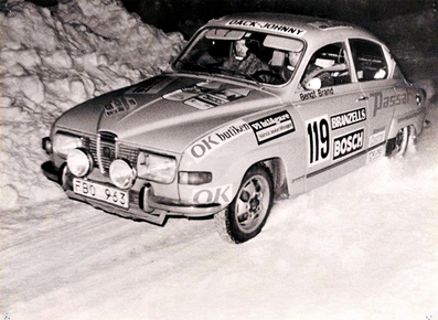 Bengt Brandt - Ingvar Gustafsson
27º International Suecia Rally 1977. Saab 96 V4 (FBO 963). Abandonó.

Del 11 al 13 de Febrero, Karlstad.
Superficie: nieve - hielo

El Rally tenia un total de 1522.00 km de los que 736.20 km eran de tramos especiales.

Tomaron la salida 175 equipos, finalizaron 37.@
Palabras clave: Saab;Suecia;1977;Nieve