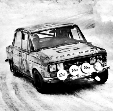 Amadee Rottier - F. van der Hoven
45º Rallye Automobile de Monte-Carlo 1977. Seat 1430/1800. Abandonó.

Del 22 al 28 de Enero, Monte-Carlo .
Superficie: asfalto - nieve.

El Rally tenia un total de 4800 km de los que 540.50 km divididos en 27 tramos eran especiales (una de ellas fue cancelada SS2 Col de Fontbelle de 35.00 Km).

Se inscribieron 217 equipos, tomaron la salida 198, finalizaron 118 en lista, llegaron 47 en meta.@
Palabras clave: Seat;Montecarlo;1977;Nieve