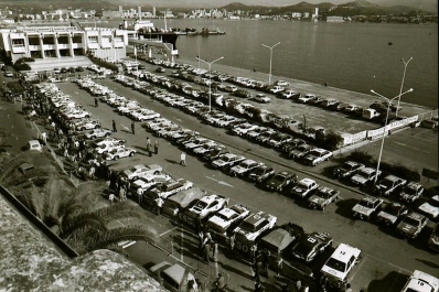 21º Tour de Corse 1977
Parque Cerrado

Del 5 al 6 de Noviembre, Ajaccio, Córcega; Francia.
Superficie: asfalto.

El Rally tenia un total de 1350 km de los que 645.80 km divididos en 13 tramos eran especiales.

1ª ETAPA
SS1 Tavera - Bastelica 17.10 km
SS2 Coti - Chiavari 14.80 km
SS3 Acqua d'Oria - Stiliccione 16.50 km
SS4 Muratello - Orone 21.60 kM
SS5 Quenza - Prunelli 131.30 km
SS6 Kamiesh - Zonza 38.50 km
SS7 Olivese - Bains de Guitera 10.10 km
Total etapal 249.90 km

2ª ETAPA
SS8 Palneca - Ghisoni 34.70 km
SS9 St Antoine - Pont St Laurent 97.60 km
SS10 Ponte Nuovo - Teddia 97.40 km
SS11 Talasani - La Porta 24.90 km
SS12 Casta - Pietra Moneta 17.00 km
SS13 Calvi - Vico 124.30 km

Total etapal 395.90 km
Total evento 645.80 km

Se inscribieron 134 equipos, tomaron la salida 120, finalizaron 32.

Palabras clave: Corse;Corcega;1977;Parque_Cerrado
