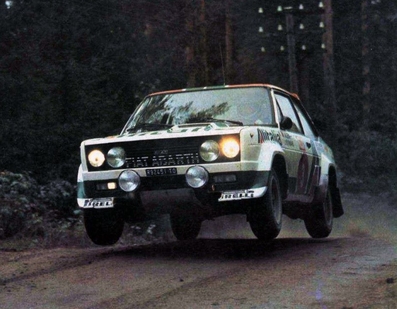 Markku Alén - Ilkka Kivimäki
28º Jyväskylän Suurajot - Rally of the 1000 Lakes 1978. Fiat 131 Abarth (TO R92451). Clasificado 1º.

Del 25 al 27 de Agosto, Jyväskylä, Finlandia.
Superficie: tierra.

El Rally tenia un total de 1397.70 km de los que 367.20 km divididos en 45 tramos eran especiales.

Se inscribieron 109 equipos, tomaron la salida 108, finalizaron 55.@
Palabras clave: Markku_Alen;Fiat;Abarth;Finlandia;1978;