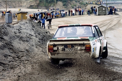 Markku Alén - Ilkka Kivimäki
28º Jyväskylän Suurajot - Rally of the 1000 Lakes 1978. Fiat 131 Abarth (TO R92451). Clasificado 1º.

Del 25 al 27 de Agosto, Jyväskylä, Finlandia.
Superficie: tierra.

El Rally tenia un total de 1397.70 km de los que 367.20 km divididos en 45 tramos eran especiales.

Se inscribieron 109 equipos, tomaron la salida 108, finalizaron 55.@
Palabras clave: Markku_Alen;Fiat;Abarth;Finlandia;1978