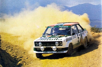 Walter Röhrl - Christian Geistdörfer
25º Acrópolis Rally 1978. Fiat 131 Abarth (TO R88538). Clasificado 1º.

Del 29 de Mayo al 2 de Junio, Atenas, Grecia.
Superficie: tierra.

El Rally tenia un total de 2974.11 km de los que 772.10 km divididos en 54 tramos eran especiales, (2 de ellas fueron canceladas SS10 Kaloskopi de 22.30 Km y SS16 Aliakmon-Lake de 15.70 Km).

Se inscribieron 183 equipos, tomaron la salida 160, finalizaron 37.@
Palabras clave: Walter_Röhrl;Fiat;Abarth;Grecia;Acropolis;1978