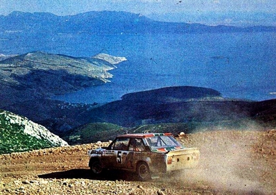 Walter Röhrl - Christian Geistdörfer
25º Acrópolis Rally 1978. Fiat 131 Abarth (TO R88538). Clasificado 1º.

Del 29 de Mayo al 2 de Junio, Atenas, Grecia.
Superficie: tierra.

El Rally tenia un total de 2974.11 km de los que 772.10 km divididos en 54 tramos eran especiales, (2 de ellas fueron canceladas SS10 Kaloskopi de 22.30 Km y SS16 Aliakmon-Lake de 15.70 Km).

Se inscribieron 183 equipos, tomaron la salida 160, finalizaron 37.@
Palabras clave: Walter_Röhrl;Fiat;Abarth;Grecia;Acropolis;1978