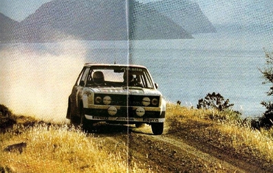 Walter Röhrl - Christian Geistdörfer
25º Acrópolis Rally 1978. Fiat 131 Abarth (TO R88538). Clasificado 1º.

Del 29 de Mayo al 2 de Junio, Atenas, Grecia.
Superficie: tierra.

El Rally tenia un total de 2974.11 km de los que 772.10 km divididos en 54 tramos eran especiales, (2 de ellas fueron canceladas SS10 Kaloskopi de 22.30 Km y SS16 Aliakmon-Lake de 15.70 Km).

Se inscribieron 183 equipos, tomaron la salida 160, finalizaron 37.@
Palabras clave: Walter_Röhrl;Fiat;Abarth;Grecia;Acropolis;1978