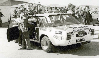 Markku Alén - Ilkka Kivimäki
12º Rallye de Portugal - Vinho do Porto 1978. Fiat 131 Abarth (TO P35975). Clasificado 1º.

Del 19 al 23 de Abril, Estoril, Portugal.
Superficie: asfalto - tierra.

El Rally tenia un total de 2504 km de los que 627 km divididos en 46 tramos eran especiales.

Tomaron la salida 112 equipos, finalizaron 20.@
Palabras clave: Markku_Alen;Fiat;Abarth;Portugal;1978