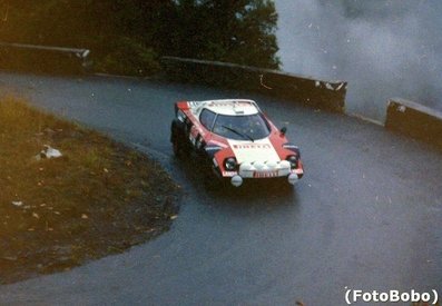 Markku Alén - Ilkka Kivimäki
20º Rallye Sanremo 1978. Lancia Stratos HF (TO M54374). Clasificado 1º.

Del 3 al 7 de Octubre, Sanremo, Liguria, Imperia, Italia.
Superficie: asfalto.

El Rally tenia un total de 1663.80 km de los que 893.80 km divididos en 56 tramos eran especiales, (1 fue cancelado, SS25 Santuario 1 de 7.30 km).

Se inscribieron 135 equipos, tomaron la salida 122, finalizaron 56.

© Alberto Anam
@@
Palabras clave: Markku_Alen;Lancia;Stratos;Sanremo;1978