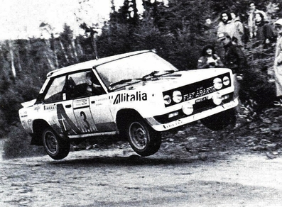 Walter Röhrl - Christian Geistdörfer
5º Critérium Molson du Québec 1978. Fiat 131 Abarth. Clasificado 1º.

Del 13 al 17 de Septiembre, Montreal, Quebec, Canadá.
Superficie: tierra - asfalto.

El Rally tenia un total de 1427.85 Km de los que 533.70 Km divididos en 14 tramos eran especiales.

Se inscribieron 61 equipos, tomaron la salida 58, finalizaron 24.@
Palabras clave: Walter_Röhrl;Fiat;Abarth;Canada;1978;Quebec