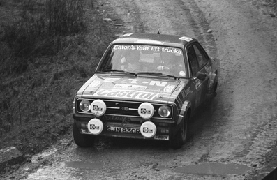 Hannu Mikkola - Arne Hertz
27º Lombard RAC Rally 1978. Ford Escort RS 1800 MKII (SJN 830R). Clasificado 1º.

Del 19 al 23 de Noviembre, Birmingham, Inglaterra.
Superficie: tierra.

El Rally tenia un total de 3160 km de los que 715.37 km divididos en 76 tramos eran especiales.

Se inscribieron 175 equipos, tomaron la salida 168, finalizaron 61.@
Palabras clave: ;Ford;Escort;MKII;Gran_Bretaña;1978;RAC_Rally;Inglaterra