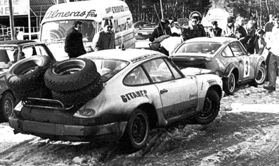 Asistencia en el 46º Rallye Automobile de Monte-Carlo 1978
En el Porsche 911 Carrera (8737 RG 34) de Jean-Pierre Nicolas - Vincent Laverne, clasificado 1º.

El Porsche cargado con las ruedas era el muleto.

Del 21 al 27 de Enero, Monte-Carlo.
Superficie: asfalto - nieve.

El Rally tenia un total de 4600 km de los que 570 km divididos en 29 tramos eran especiales (5 de ellas fueron canceladas SS8 Col du Fanget de 10 Km, SS10 Serre Chevalier de 10 Km, SS11 Col du Lautaret de 15 Km, SS14 Saint Pierreville de 16 Km y SS15 Burzet de 44 Km).

Se inscribieron 231 equipos, tomaron la salida 216, finalizaron 129.@
Palabras clave: ;Porsche;Montecarlo;1978;Asistencias